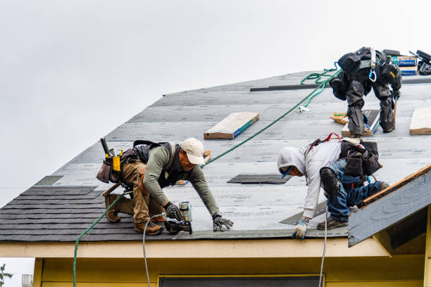 Professional Gutter Installation technician working in Lakeview, NY